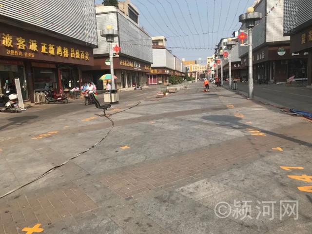 规范化管理!针对禹州东商贸地摊占道抢位现象,管理部门放大招! 规范化管理!针对禹州东商贸地摊占道抢位现象,管理部门放大招!