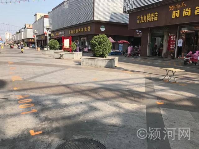 规范化管理!针对禹州东商贸地摊占道抢位现象,管理部门放大招! 规范化管理!针对禹州东商贸地摊占道抢位现象,管理部门放大招!