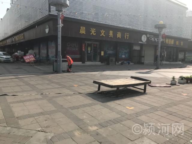 规范化管理!针对禹州东商贸地摊占道抢位现象,管理部门放大招! 规范化管理!针对禹州东商贸地摊占道抢位现象,管理部门放大招!