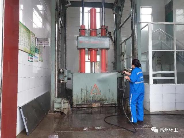 禹州环卫:端午佳节默默坚守 清洁城市粽情奉献 禹州环卫:端午佳节默默坚守 清洁城市粽情奉献
