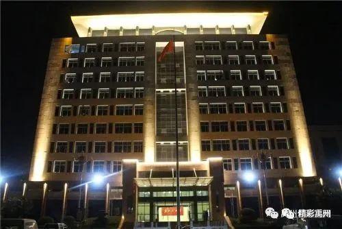 流光溢彩的禹州夜景,忍不住看了好几眼 流光溢彩的禹州夜景,忍不住看了好几眼