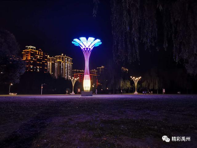 流光溢彩的禹州夜景,忍不住看了好几眼 流光溢彩的禹州夜景,忍不住看了好几眼