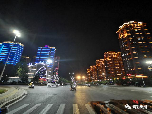 流光溢彩的禹州夜景,忍不住看了好几眼 流光溢彩的禹州夜景,忍不住看了好几眼