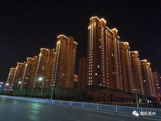 流光溢彩的禹州夜景,忍不住看了好几眼 流光溢彩的禹州夜景,忍不住看了好几眼