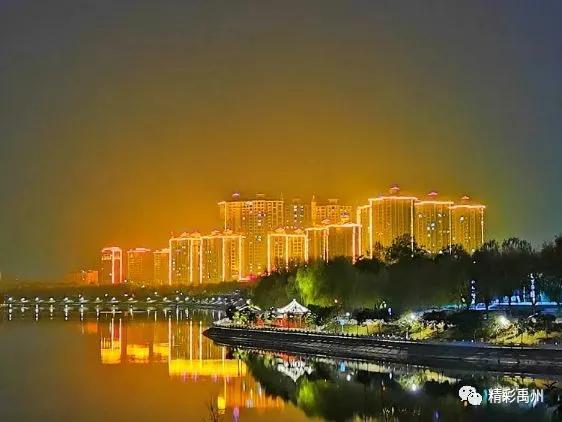 流光溢彩的禹州夜景,忍不住看了好几眼 流光溢彩的禹州夜景,忍不住看了好几眼