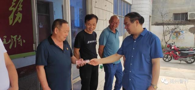 禹州市公安局帮扶人携手爱心企业向革命老区捐赠建设资金 禹州市公安局帮扶人携手爱心企业向革命老区捐赠建设资金