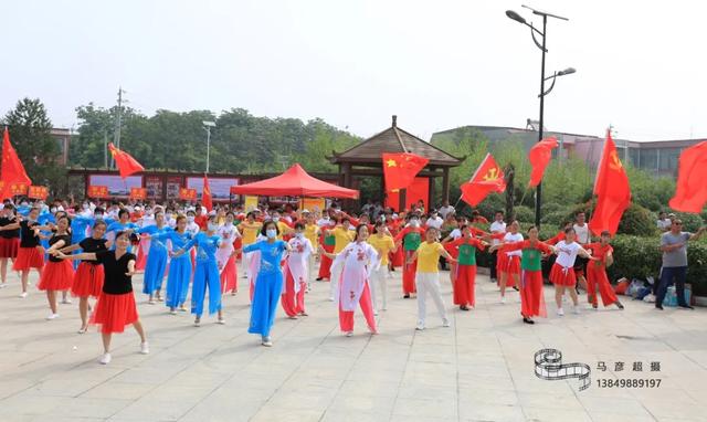 禹州市朱阁镇第三届群众文化艺术节现场激情燃爆夏日! 禹州市朱阁镇第三届群众文化艺术节现场激情燃爆夏日!