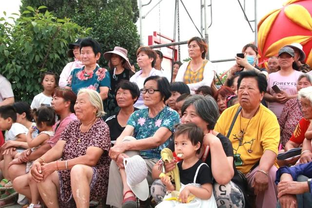 禹州市朱阁镇第三届群众文化艺术节现场激情燃爆夏日! 禹州市朱阁镇第三届群众文化艺术节现场激情燃爆夏日!