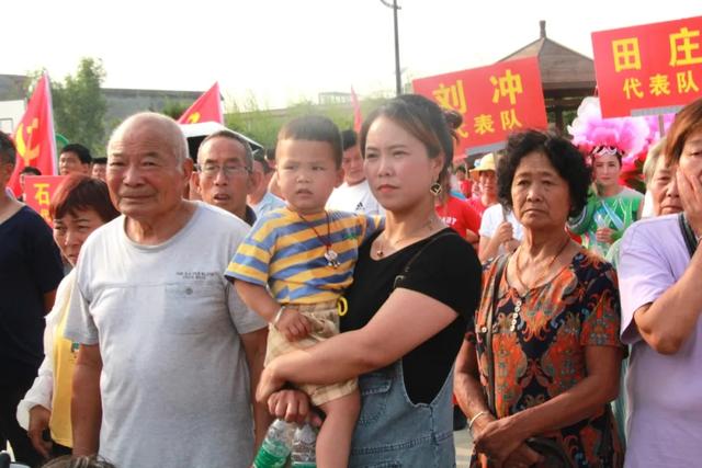 禹州市朱阁镇第三届群众文化艺术节现场激情燃爆夏日! 禹州市朱阁镇第三届群众文化艺术节现场激情燃爆夏日!