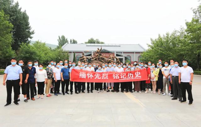 禹州磨街陈庄村党员:缅怀先烈秉初心,重温誓词话使命 禹州磨街陈庄村党员:缅怀先烈秉初心,重温誓词话使命