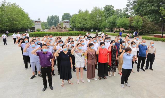 禹州磨街陈庄村党员:缅怀先烈秉初心,重温誓词话使命 禹州磨街陈庄村党员:缅怀先烈秉初心,重温誓词话使命