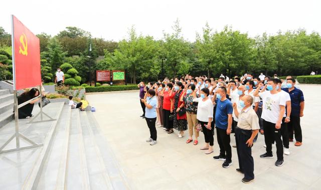 禹州磨街陈庄村党员:缅怀先烈秉初心,重温誓词话使命 禹州磨街陈庄村党员:缅怀先烈秉初心,重温誓词话使命