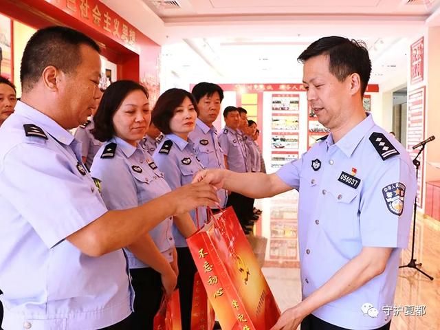 禹州市公安局组织开展新党员入党宣誓活动 禹州市公安局组织开展新党员入党宣誓活动