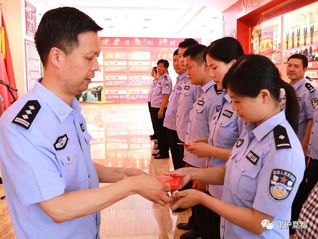 禹州市公安局组织开展新党员入党宣誓活动 禹州市公安局组织开展新党员入党宣誓活动