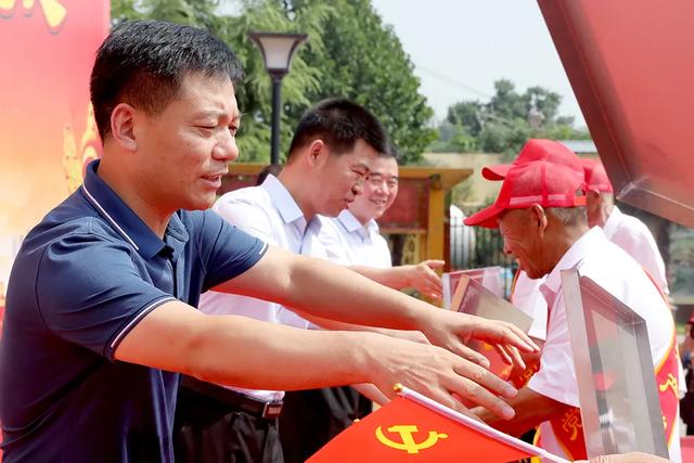 禹州市褚河镇吴湾社区“七一”党建活动 禹州市褚河镇吴湾社区“七一”党建活动