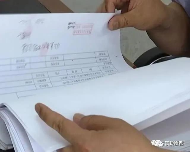 禹州两女子骑电动车发生碰撞,画面惊人... 禹州两女子骑电动车发生碰撞,画面惊人...