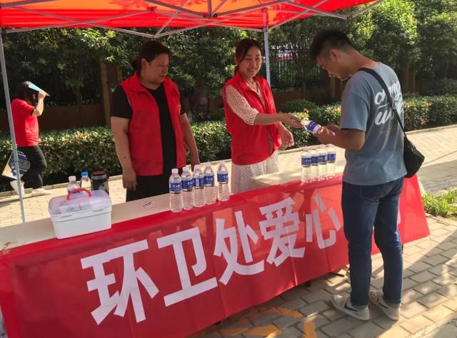 直击禹州高考现场,我们拍下了这感人的一幕 直击禹州高考现场,我们拍下了这感人的一幕