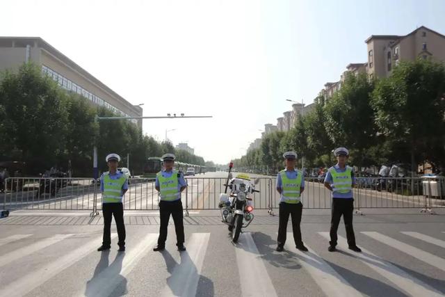 直击禹州高考现场,我们拍下了这感人的一幕 直击禹州高考现场,我们拍下了这感人的一幕
