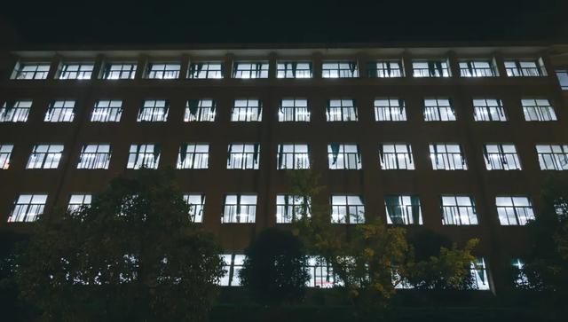 直击禹州高考现场,我们拍下了这感人的一幕 直击禹州高考现场,我们拍下了这感人的一幕