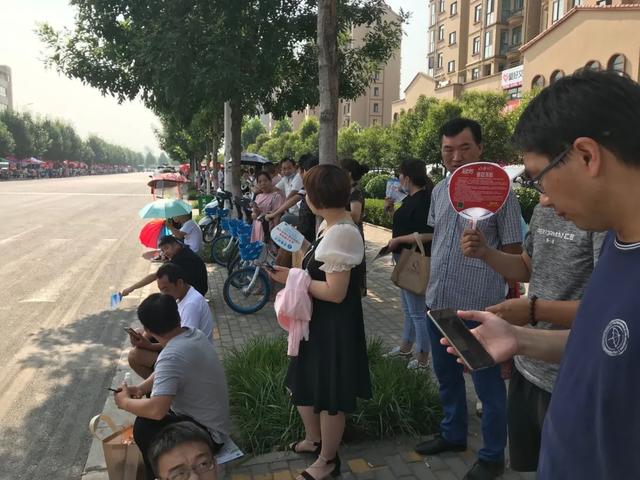 直击禹州高考现场,我们拍下了这感人的一幕 直击禹州高考现场,我们拍下了这感人的一幕