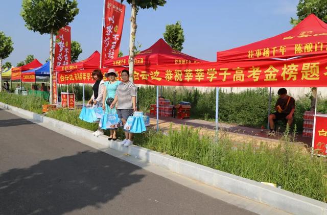 直击禹州高考现场,我们拍下了这感人的一幕 直击禹州高考现场,我们拍下了这感人的一幕