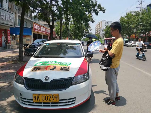 直击禹州高考现场,我们拍下了这感人的一幕 直击禹州高考现场,我们拍下了这感人的一幕