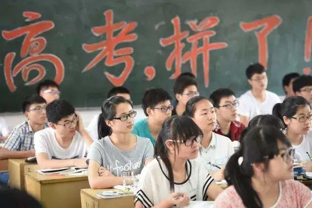 爱心助考情暖禹州!禹州锦绣华城在行动! 爱心助考情暖禹州!禹州锦绣华城在行动!