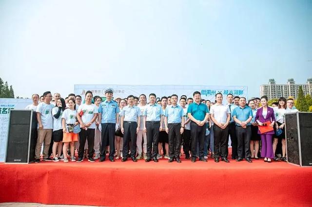 禹州海盛湖滨豪庭爱心助考圆满成功 下一站“益”起见 禹州海盛湖滨豪庭爱心助考圆满成功 下一站“益”起见