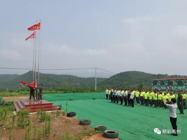 禹州鸠山镇干部开启“加油”模式 禹州鸠山镇干部开启“加油”模式