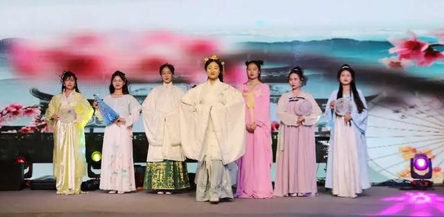 禹州张良洞文化旅游景区谢师宴活动盛大亮相 禹州张良洞文化旅游景区谢师宴活动盛大亮相