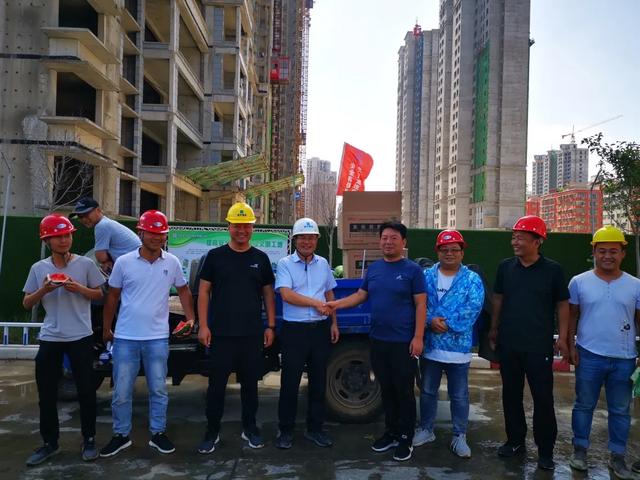 禹州恒达阳光城:“高温慰问送清凉,情系一线暖人心” 禹州恒达阳光城:“高温慰问送清凉,情系一线暖人心”