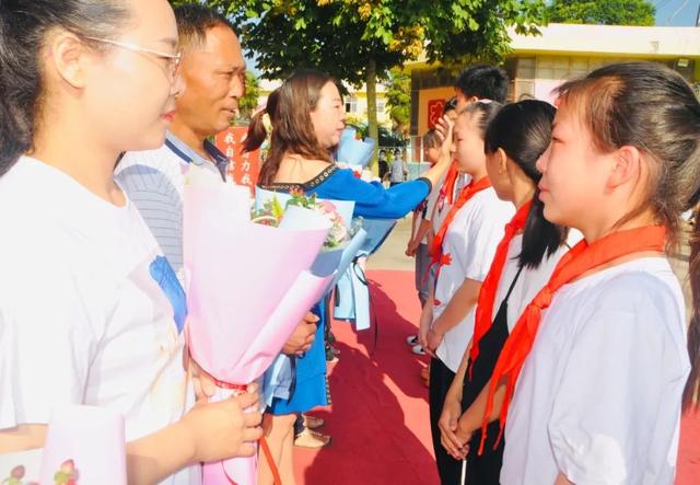 禹州新天地学校毕业季“青春拂晓,未来可期” 禹州新天地学校毕业季“青春拂晓,未来可期”
