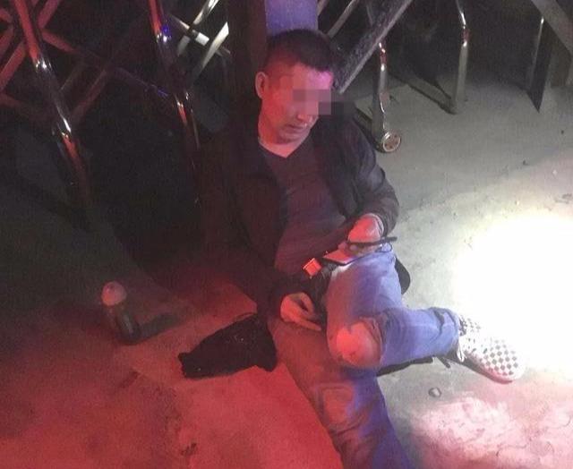 禹州男子低血糖晕倒路边，遇民警热心救助