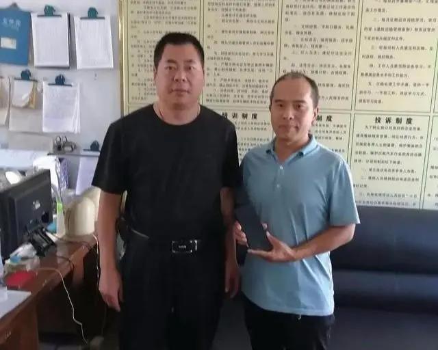 禹州平安出租车司机拾金不昧弘扬社会正能量! 禹州平安出租车司机拾金不昧弘扬社会正能量!