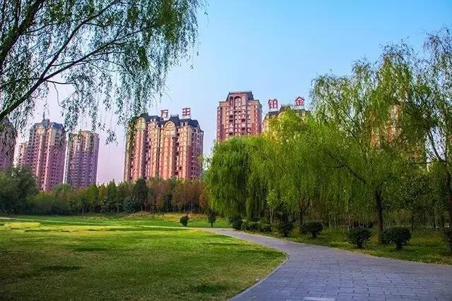 禹州万丰铂金翰宫18—350㎡臻藏房源入世 火热销售中! 禹州万丰铂金翰宫18—350㎡臻藏房源入世 火热销售中!