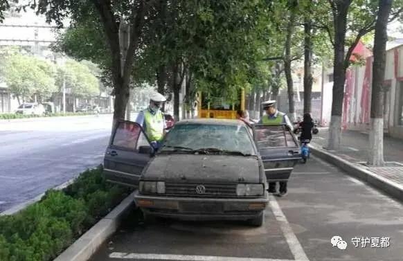 禹州交警重拳整治清理城区“僵尸车”! 禹州交警重拳整治清理城区“僵尸车”!