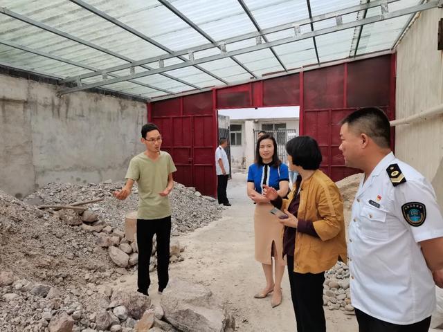 省监督中心和省职防院专家到禹州卫生计生监督实地调研 省监督中心和省职防院专家到禹州卫生计生监督实地调研
