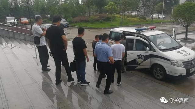 禹州警方捣毁一非法炼铅窝点 禹州警方捣毁一非法炼铅窝点