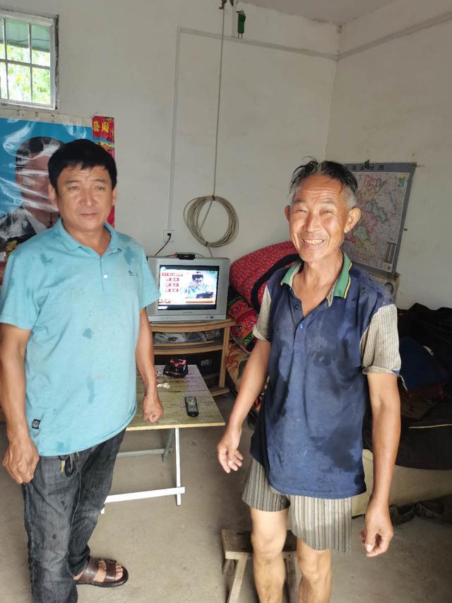 禹州小吕镇:冒雨排查空巢老人住房,确保危房不住人 禹州小吕镇:冒雨排查空巢老人住房,确保危房不住人