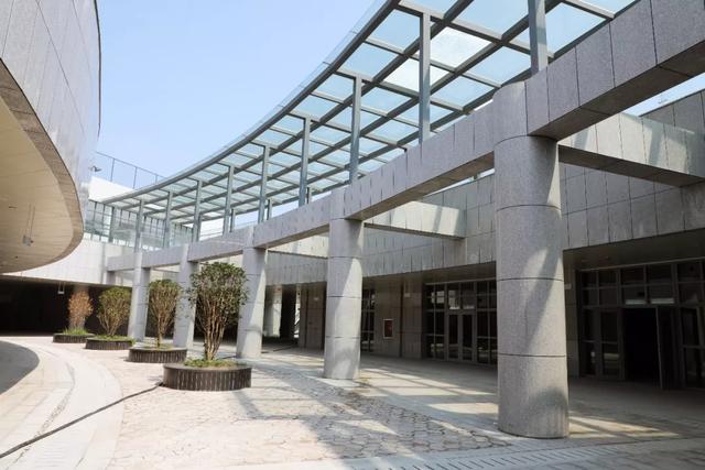 胖东来老城体育公园店试营业时间定了!预计8月中旬试运营 胖东来老城体育公园店试营业时间定了!预计8月中旬试运营