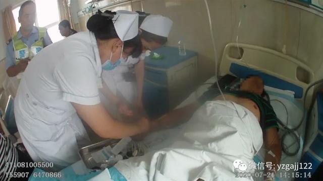 禹州一男子醉驾摩托闯红灯酿事故,不戴头盔伤自身! 禹州一男子醉驾摩托闯红灯酿事故,不戴头盔伤自身!