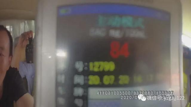 禹州一男子醉驾摩托闯红灯酿事故,不戴头盔伤自身! 禹州一男子醉驾摩托闯红灯酿事故,不戴头盔伤自身!