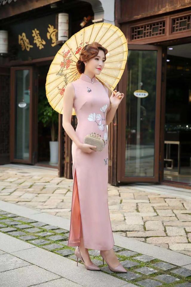 上海旗袍、杭州丝绸香云纱展空降禹州梨园国际酒店! 上海旗袍、杭州丝绸香云纱展空降禹州梨园国际酒店!