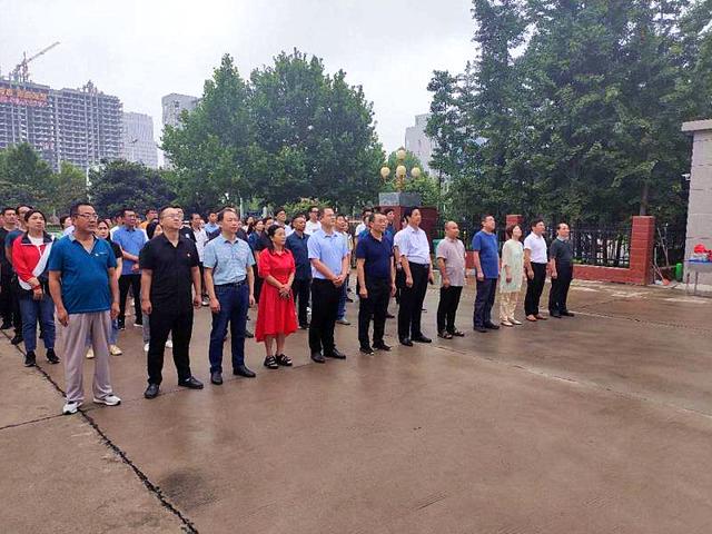 禹州市文广旅局和市融媒体中心举行升国旗仪式 禹州市文广旅局和市融媒体中心举行升国旗仪式