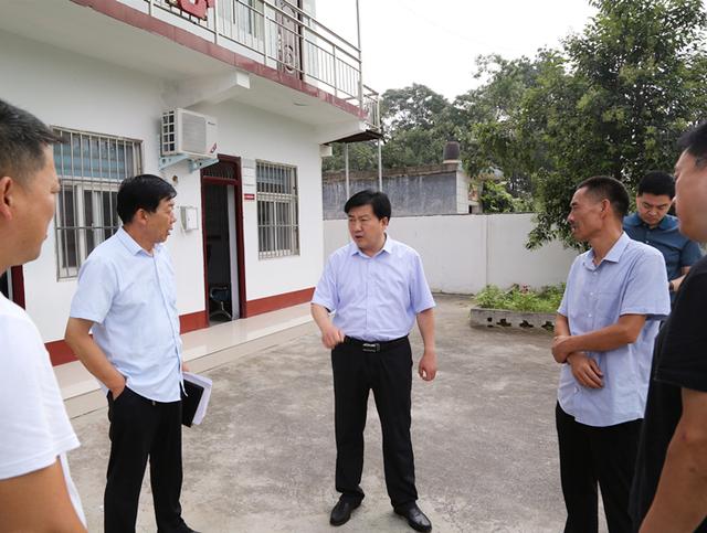禹州市长范晓东调研脱贫攻坚工作 禹州市长范晓东调研脱贫攻坚工作