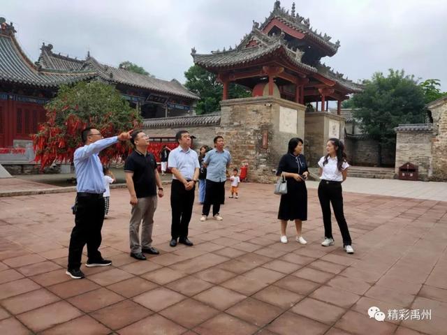 人民网全媒体调研行”采访团聚聚禹州神垕古镇 人民网全媒体调研行”采访团聚聚禹州神垕古镇