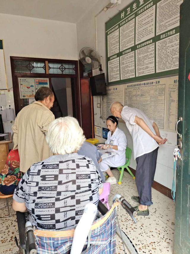 禹州市疾控中心:健康扶贫惠民生 义诊活动暖人心 禹州市疾控中心:健康扶贫惠民生 义诊活动暖人心