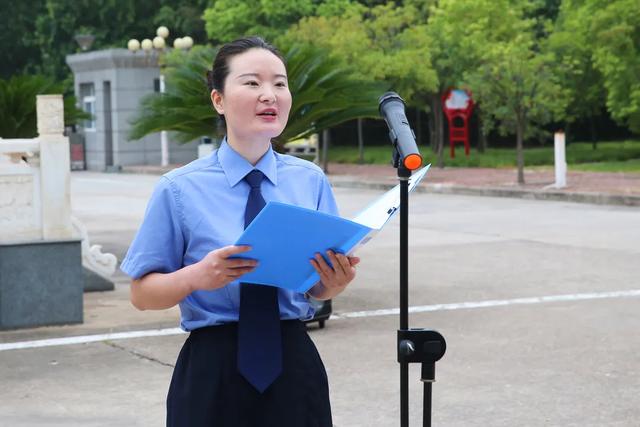 禹州市检察院举行庆“八一”升国旗仪式 禹州市检察院举行庆“八一”升国旗仪式