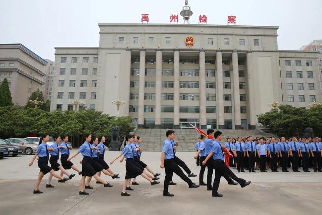 禹州市检察院举行庆“八一”升国旗仪式 禹州市检察院举行庆“八一”升国旗仪式