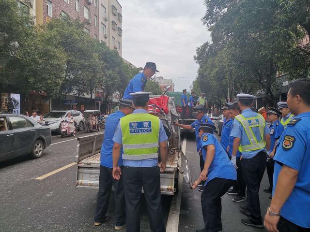 禹州市交警城管联合开展非机动车乱停乱放专项整治行动 禹州市交警城管联合开展非机动车乱停乱放专项整治行动